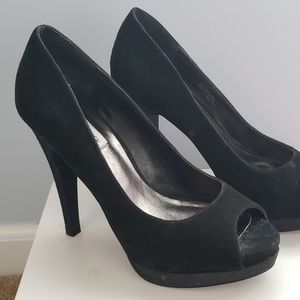 Black suede Steve Madden pumps